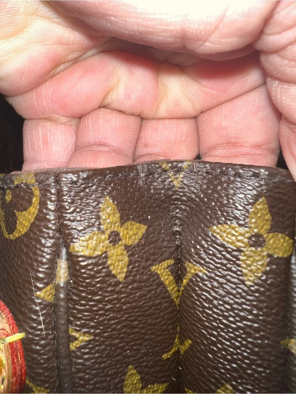 100% Authentic Louis Vuitton Pouchette Metis in monogram canvas
